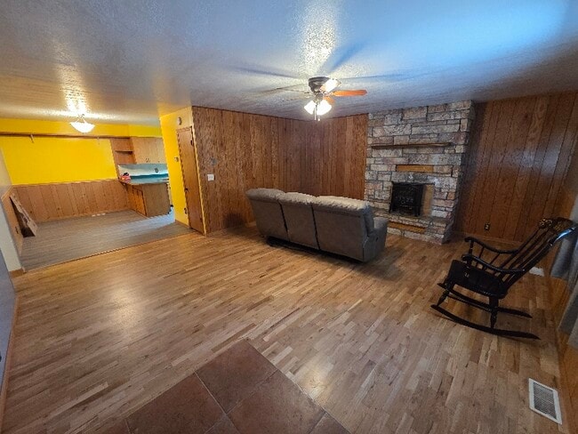 Building Photo - 6071 Jackrabbit Ln