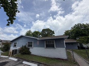 Building Photo - 5911 NW 19th Ct