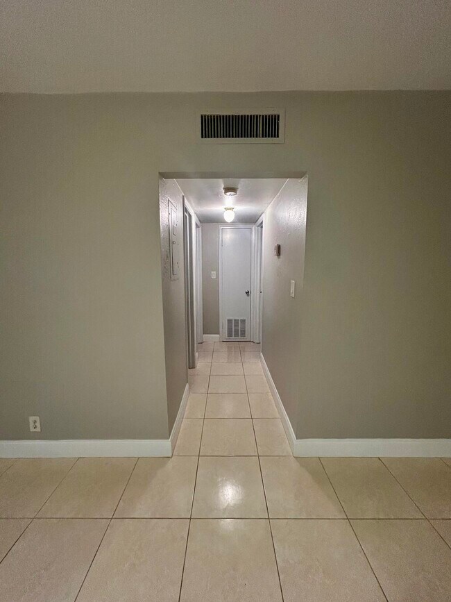 Foto del edificio - 4105 Woodside Dr