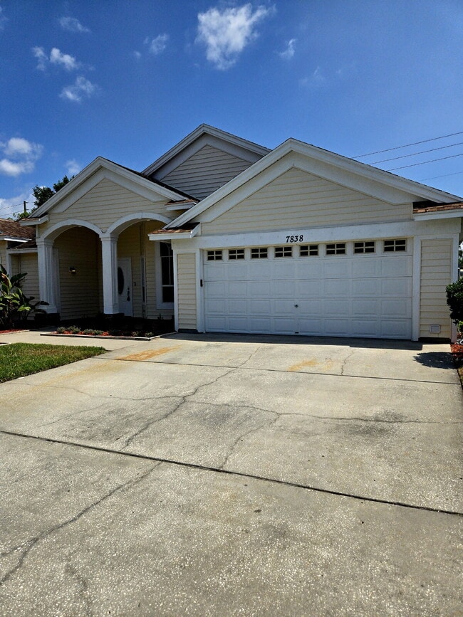 Building Photo - This 3/2 pool home is located at beautiful...