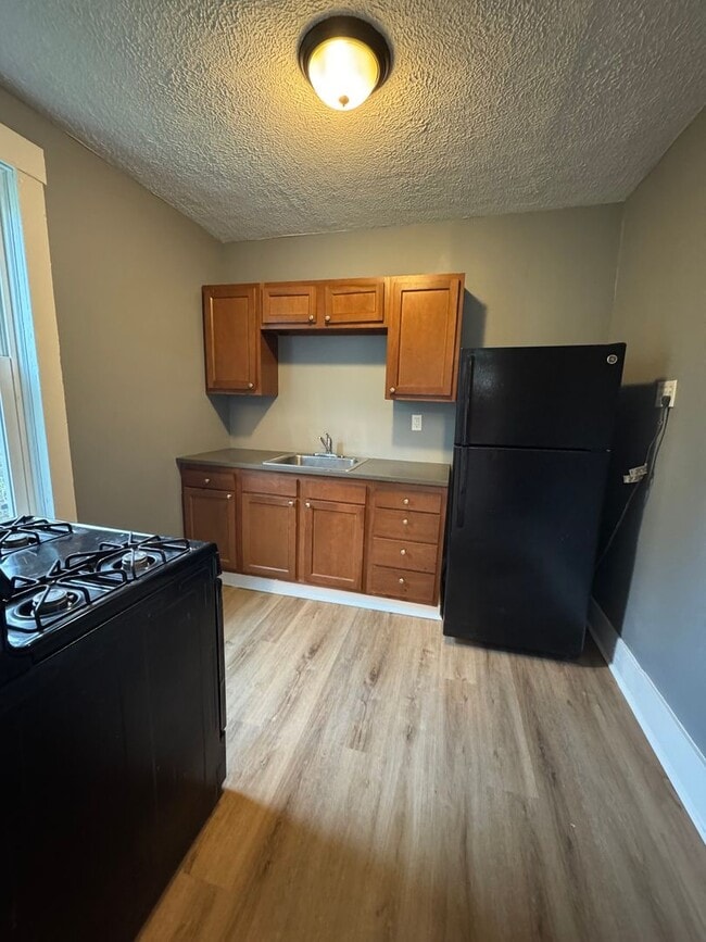 Foto del edificio - 311 W Burgess St