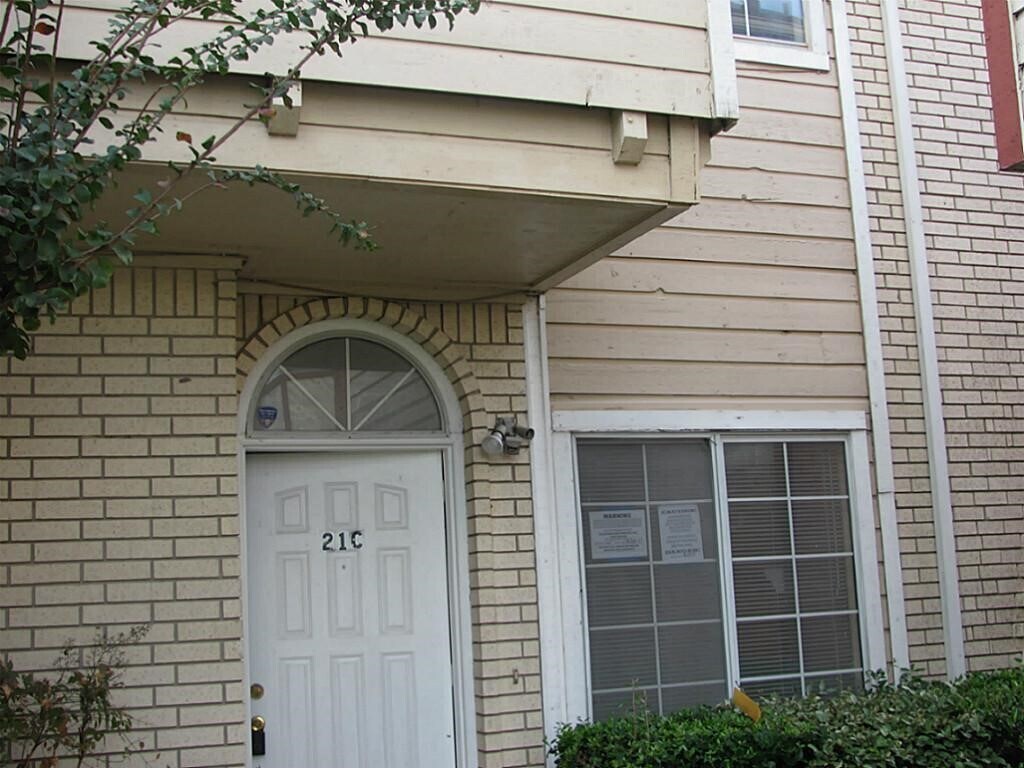Foto del edificio - 8310 Wild Rose St