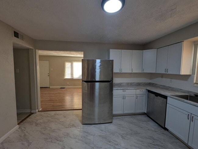 Building Photo - Space to Spare on Frost