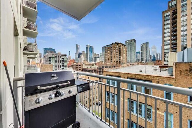 Foto del edificio - 421 W Huron St