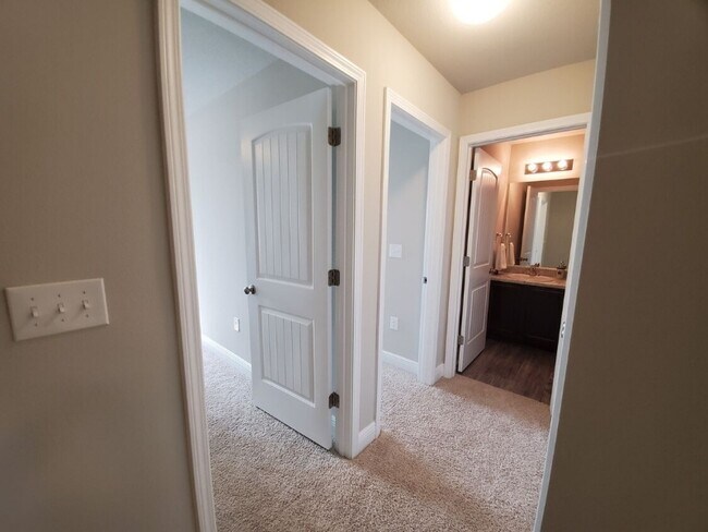 Foto del edificio - 5845 Callaway Cir