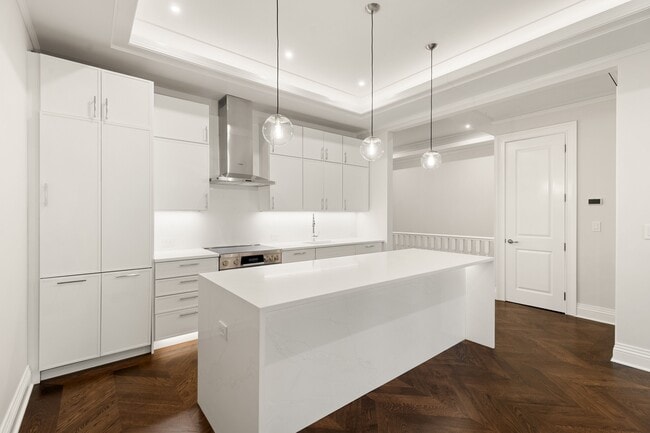 Building Photo - 121 Newbury St