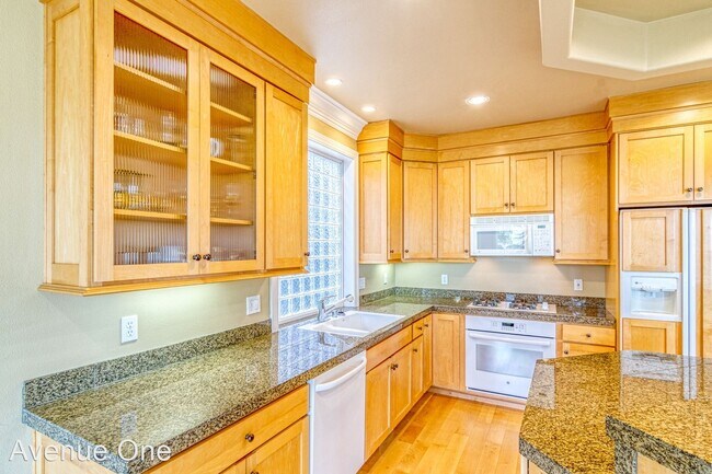Building Photo - 2 br, 2 bath House - 11301 NE 68th Street
