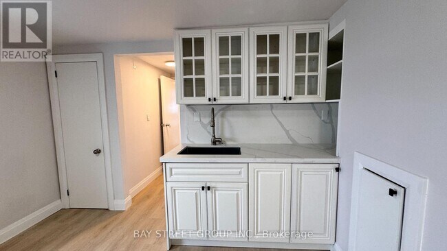 Building Photo - 5731 Stanley Ave