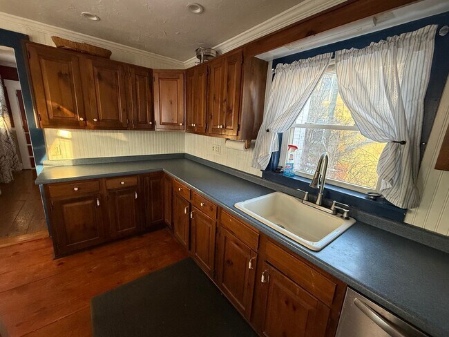 Building Photo - Spacious 4-Bedroom Home for Rent in Laconia – $2,095/month