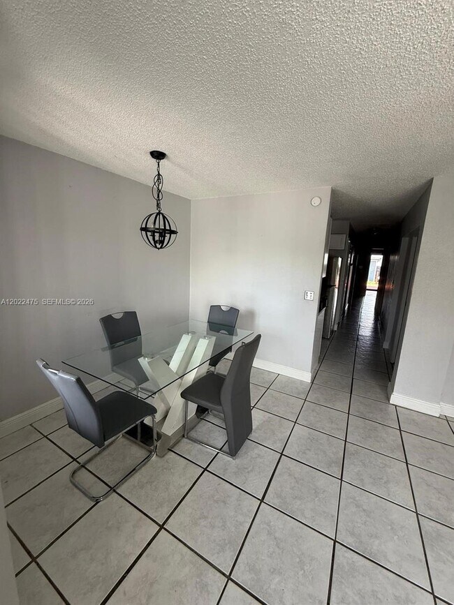 Foto del edificio - 9116 NW 35th Pl