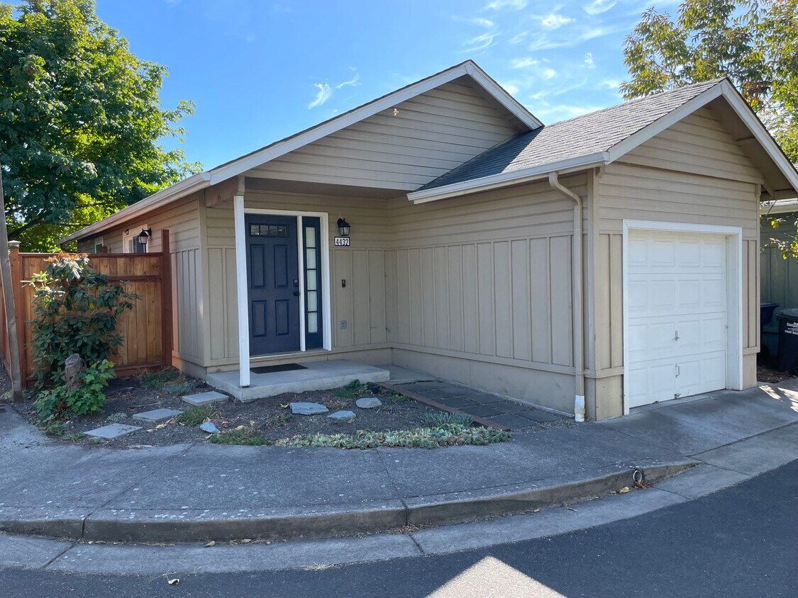 Primary Photo - (HAI) Cozy 2-Bedroom, 1-Bathroom Home!