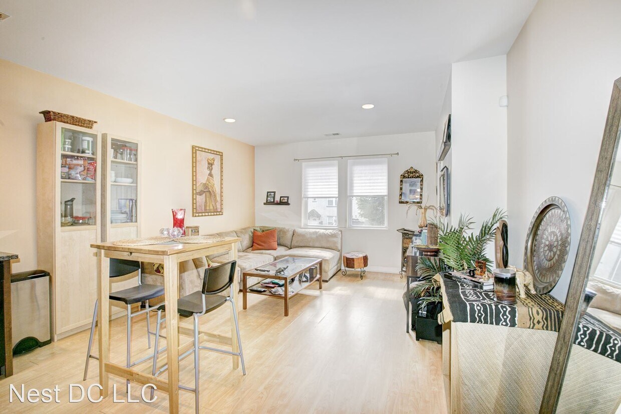 Foto principal - 1716 West Virginia Ave NE