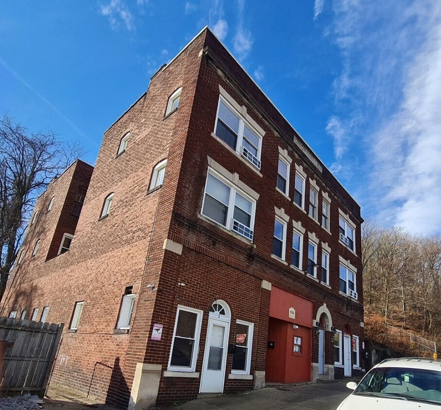 908 Market St Unit 2, Steubenville, OH 43952 Apartments in