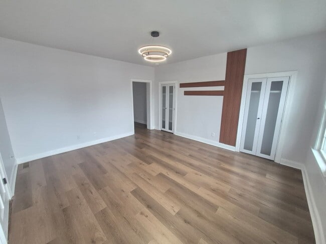 Building Photo - 241 Main St