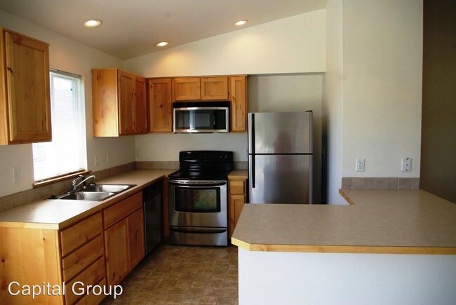 Building Photo - 2111 E White Oak Ct