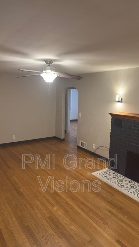 Building Photo - 1528 Division St