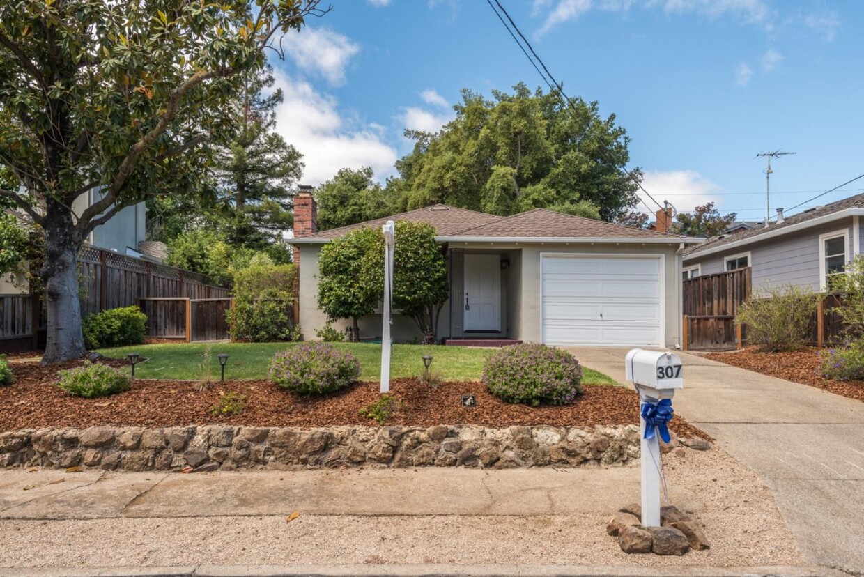 Foto principal - 307 Stanford Ave