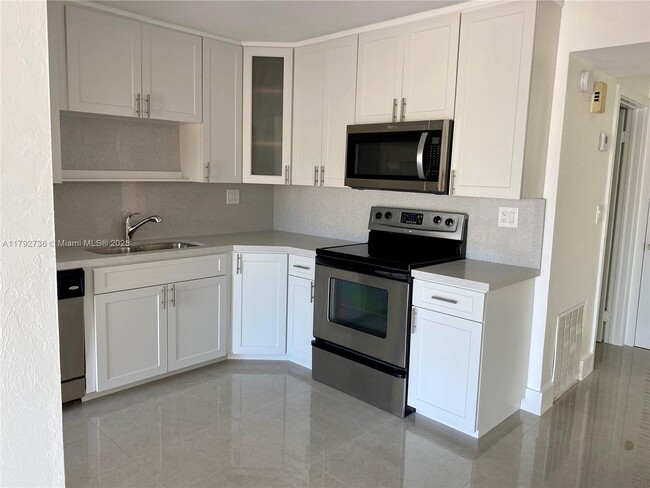 Building Photo - 8947 SW 149th Pl