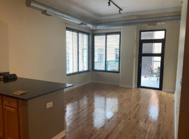 Foto del edificio - 910 W Madison St