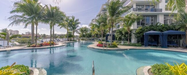 Foto del edificio - 3303 Port Royale Dr S
