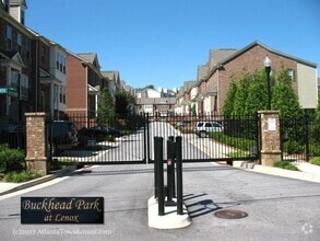 Building Photo - 2550 Sibley Dr