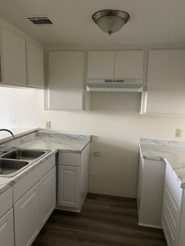 Foto del edificio - 43711 Challenger Way
