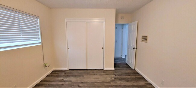 Foto del edificio - 12704 Cedar Ave