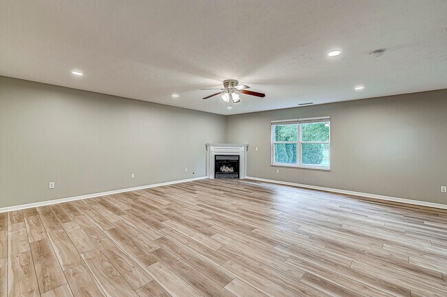 Building Photo - 6544 Hunters Ridge N