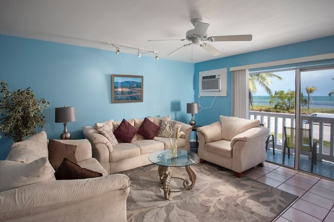 Building Photo - Oceanview condo available NOW until Novemb...