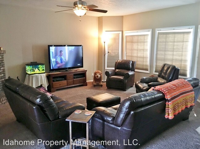 Foto del edificio - 1820 N Cool Creek Ave