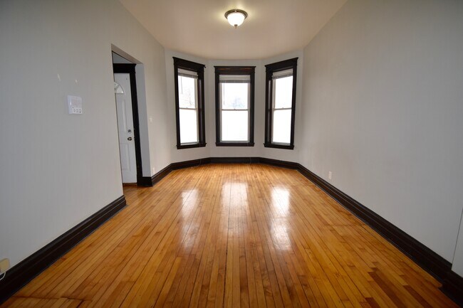 Building Photo - 2844 N Whipple St