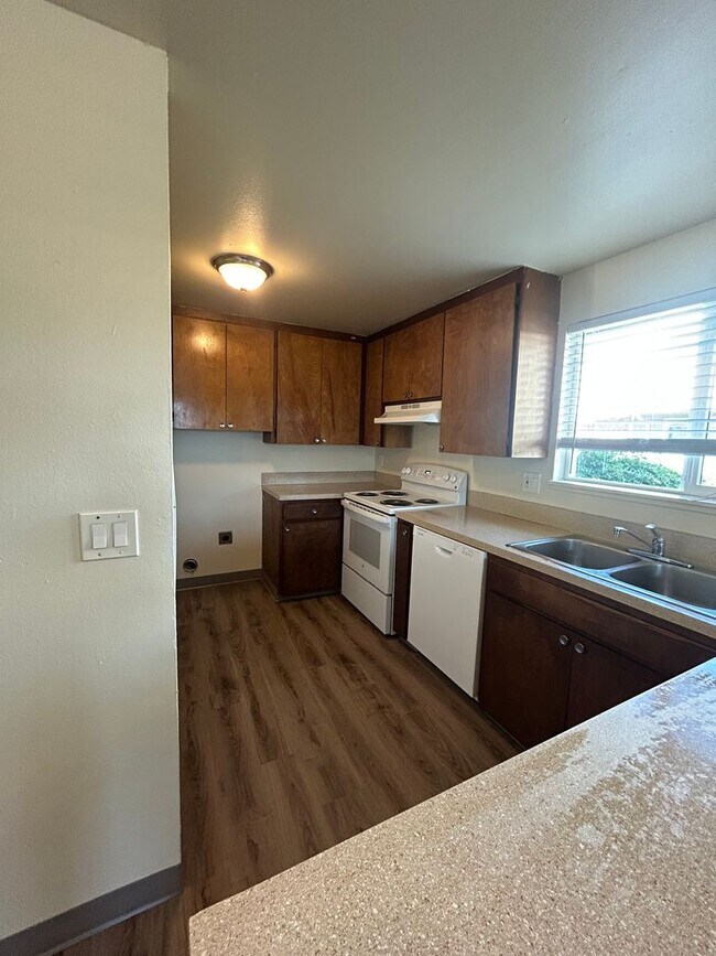 Foto del edificio - (526) Halpert Duplexes - 4 Bedroom / 2 Bathroom