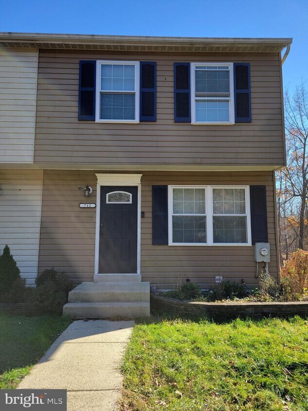 Foto principal - 712 Oxford Square Dr