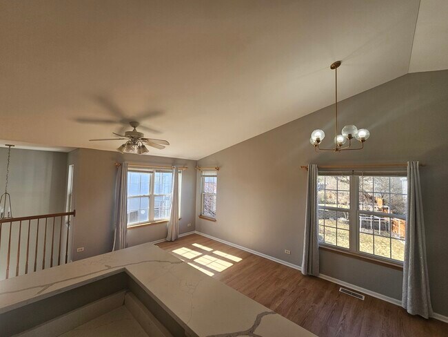 Building Photo - 852 Woodewind Dr