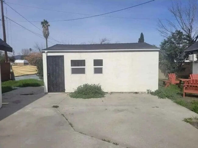 Building Photo - 1224 Crestview Ave