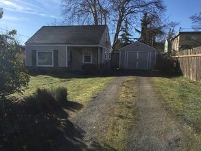 Building Photo - 50 E 31st Ave