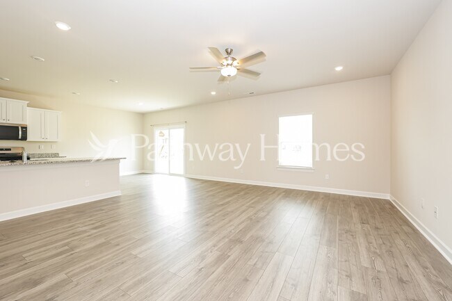 Building Photo - 3440 Quintana Dr