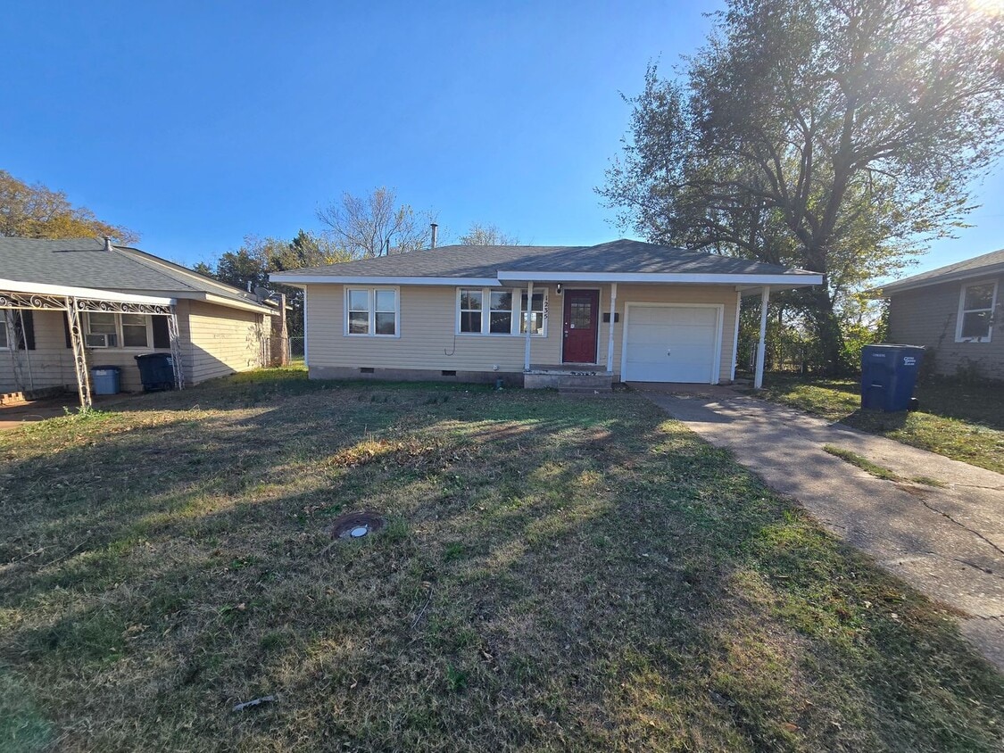 Primary Photo - 2 bed, 1 bath in Shawnee, OK!
