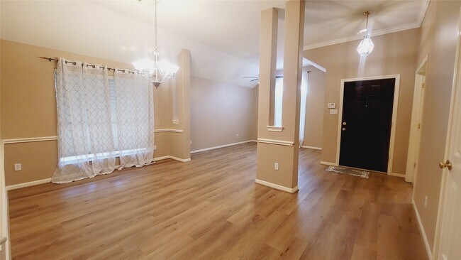 Foto del edificio - 16215 Brinton Ct