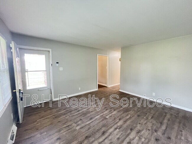 Building Photo - 3033 S Hartman Dr