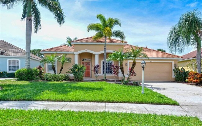 Building Photo - 1944 Coconut Palm Cir