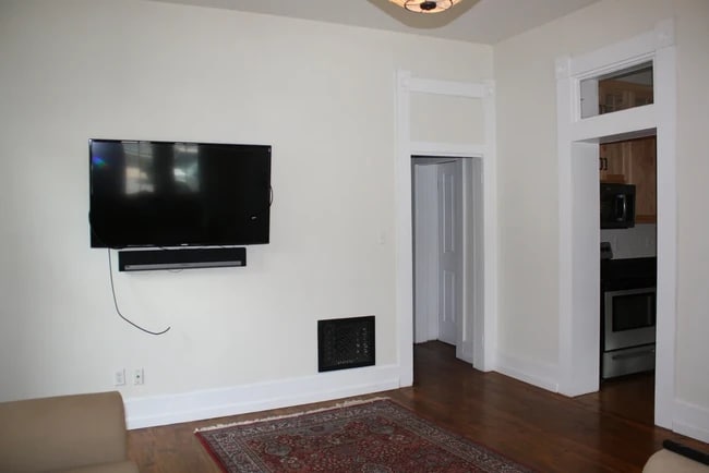 Building Photo - 612 N Walnut St