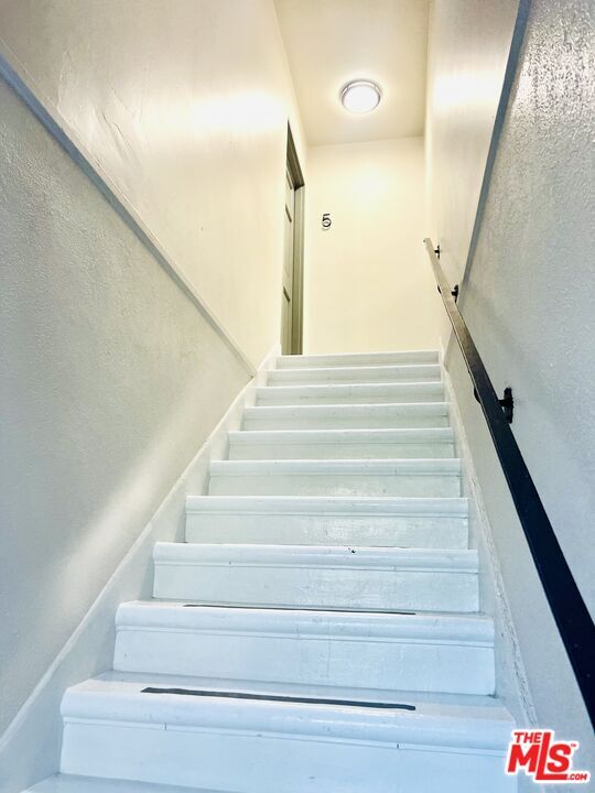 Foto del edificio - 2401 Beachwood Dr