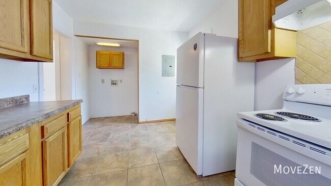 Building Photo - 210 Oak Crest Dr-
