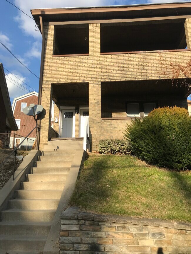 Building Photo - 2723-1 Brentwood Ave