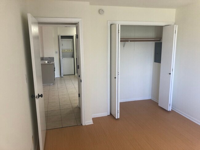 Foto del edificio - 9825 Ridgeland Ave