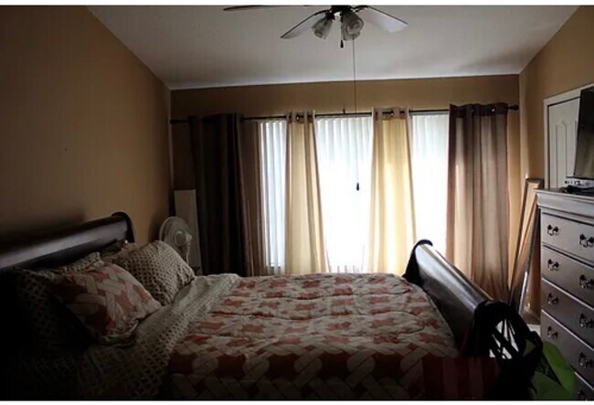 Foto del edificio - 1317 Throckmorton Dr