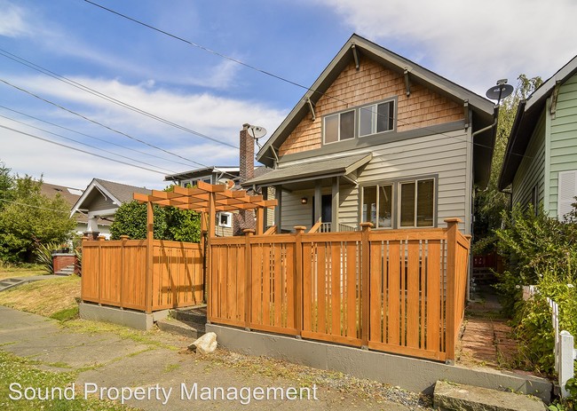 Building Photo - 512 N 79th St