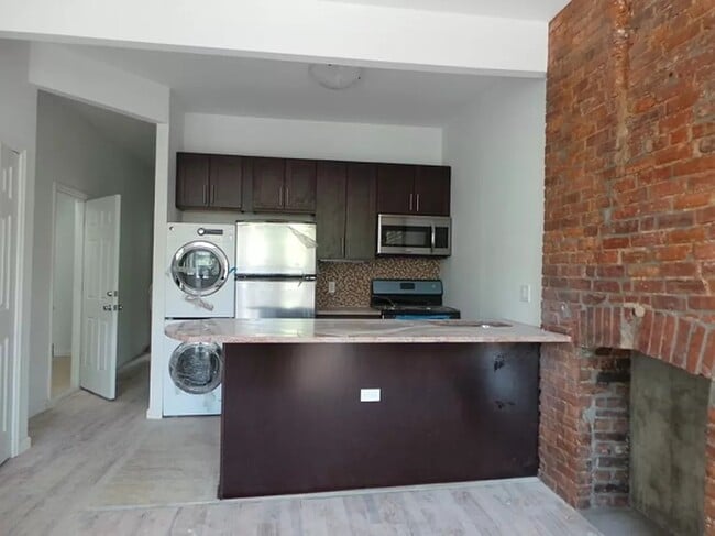 Building Photo - 345 E 116th St