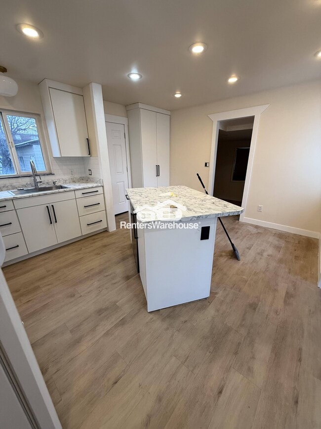 Foto del edificio - 318 E Oakland Ave